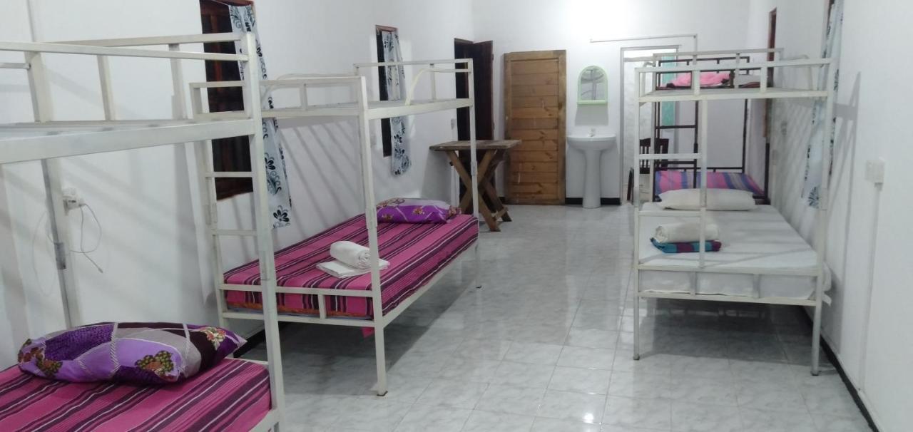 Walkers Hostel Trincomalee Exterior photo