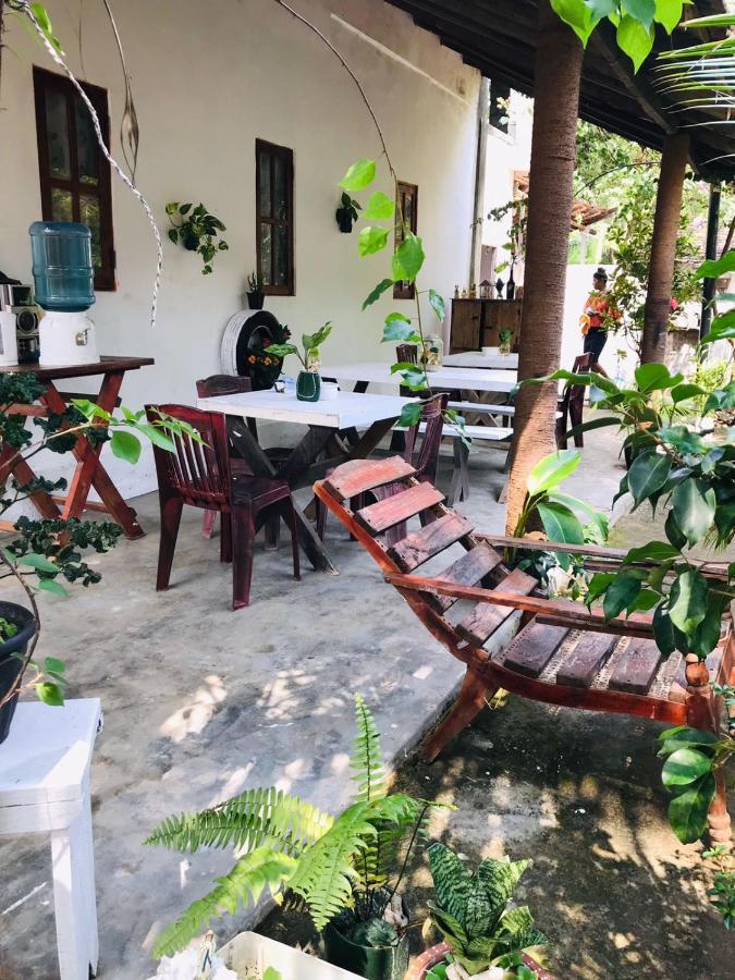 Walkers Hostel Trincomalee Exterior photo